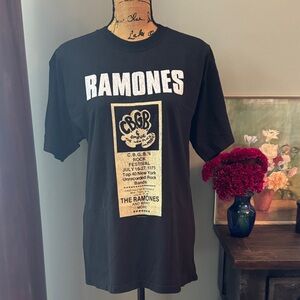 Ramones 1•2•3•4 black t-shirt size medium. NWOT.